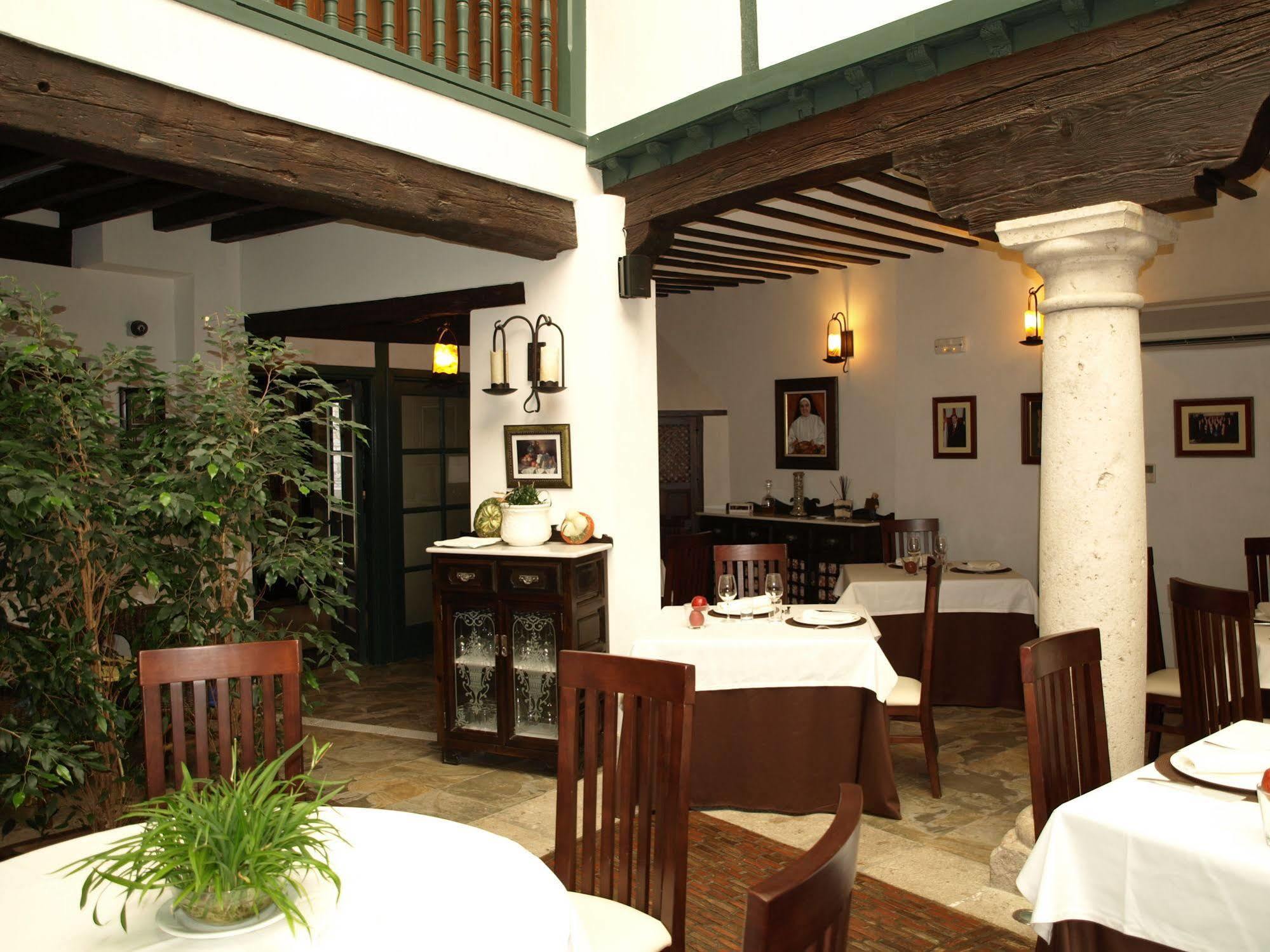 Hotel Spa La Casa Del Convento Chinchon Exterior photo